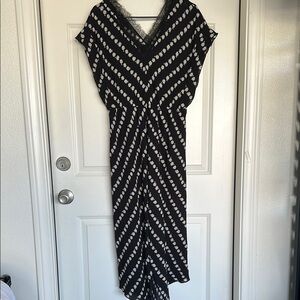 Elegant Black and White Women's Flower 🌼 Dress